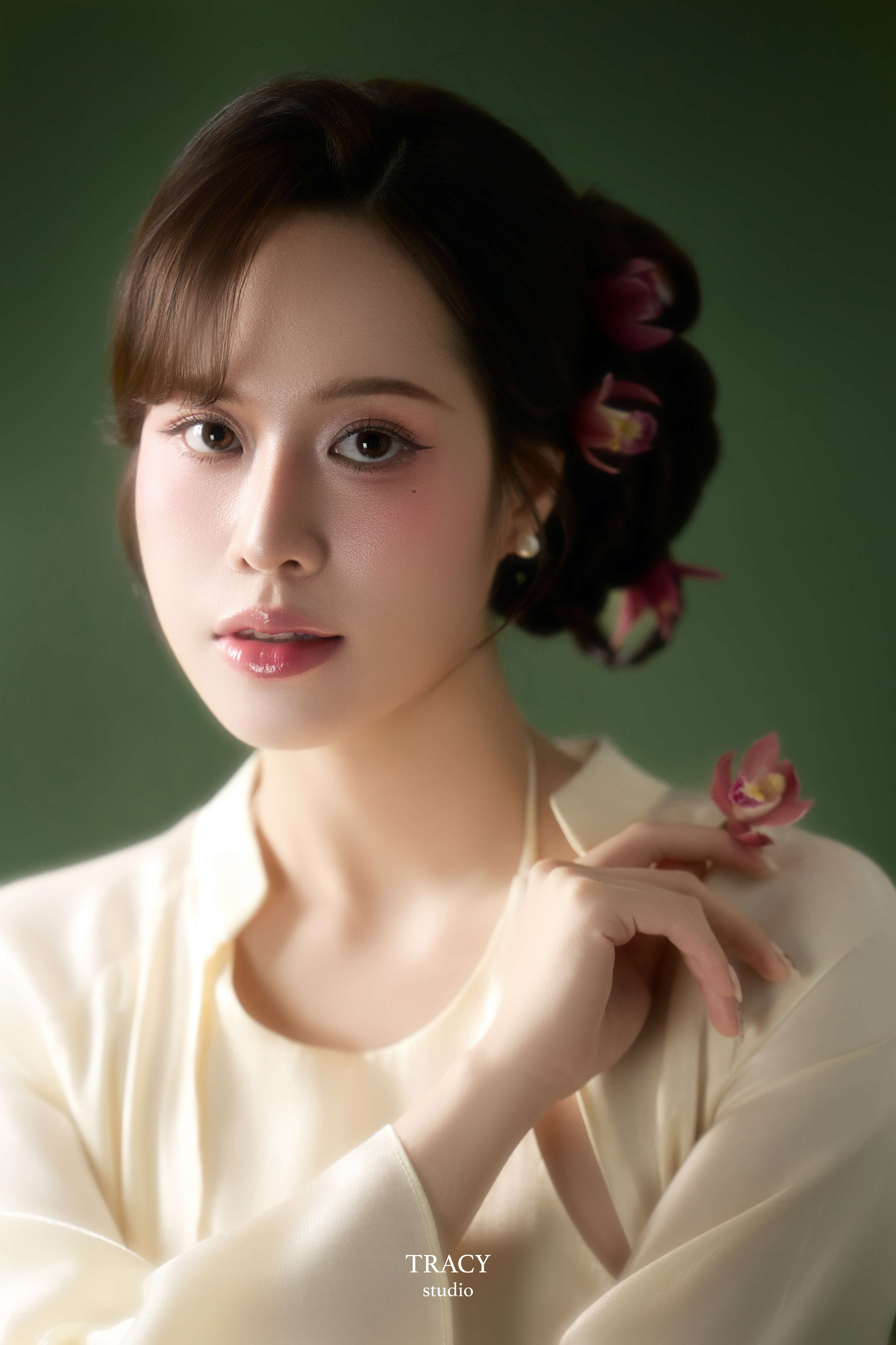 frontend/img/gallery/anh-tet-yem-ao-dai/tracy-studio-chup-ao-yem-xua (3).jpg